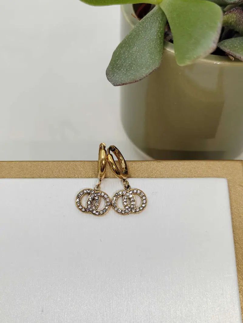 round pearl dangle earrings